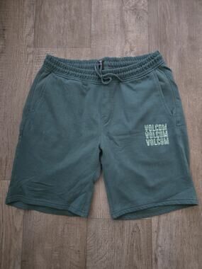 VOLCOM Men's Green Drawstring Fleece Shorts Size Medium Lounge Travel Comfort
